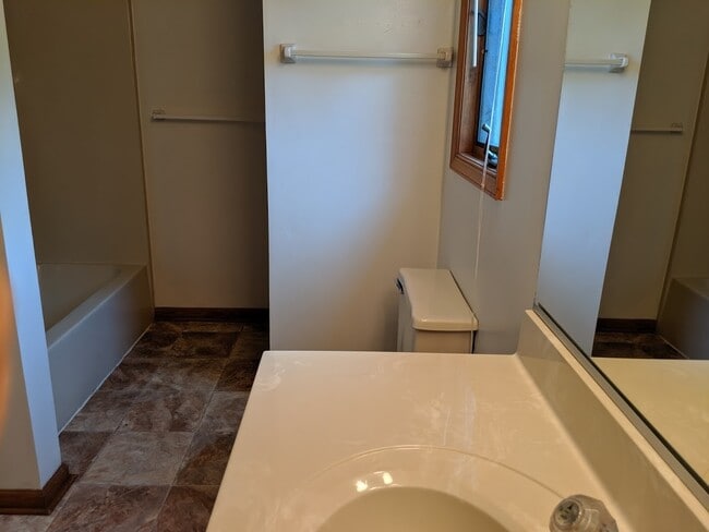 Building Photo - 3 BEDROOM 3 BATH DUPLEX NEAR MILITARY BASES