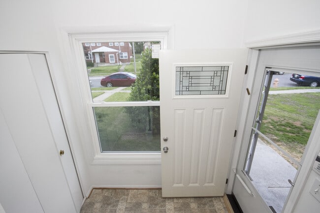 Building Photo - Welcome to this lovely 3bd 1.5bth home!