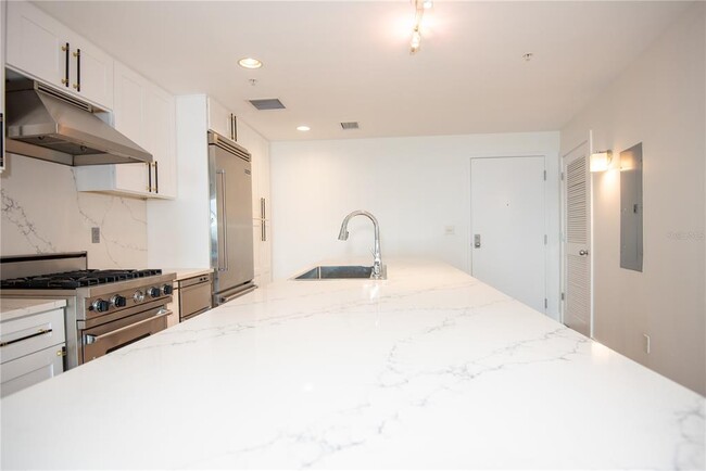 Building Photo - 1208 E Kennedy Blvd