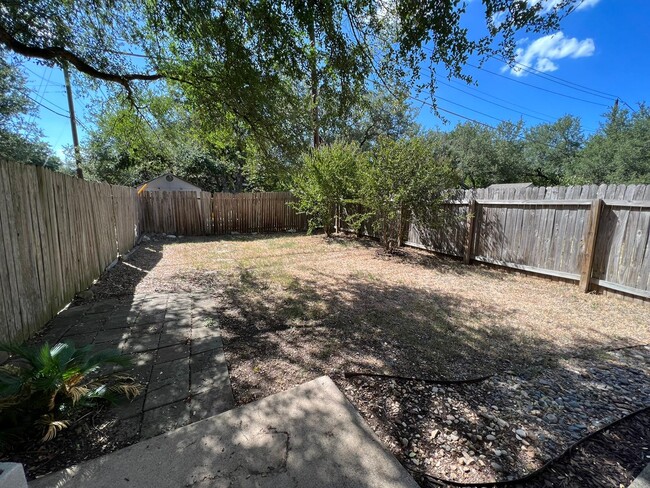 Building Photo - 9708 Sugar Hill Dr