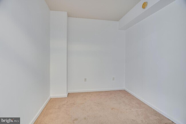 Building Photo - 440 L St NW