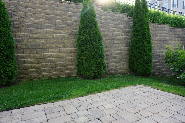 Building Photo - 56 Moorland Dr