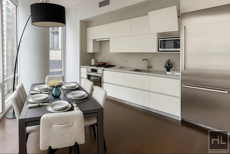 Building Photo - East 44th Street