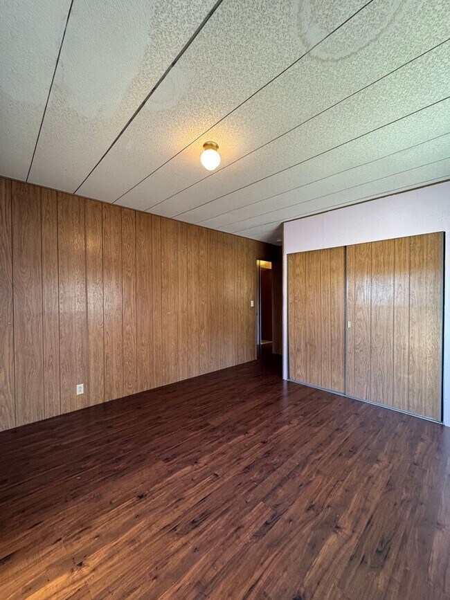 Building Photo - Spacious Pet-Friendly Rental on 3 Acres — Perfect for Horse Owners!