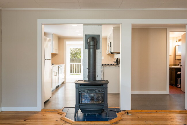 Building Photo - "Charming 3-Bedroom Home Near the Old Mill"