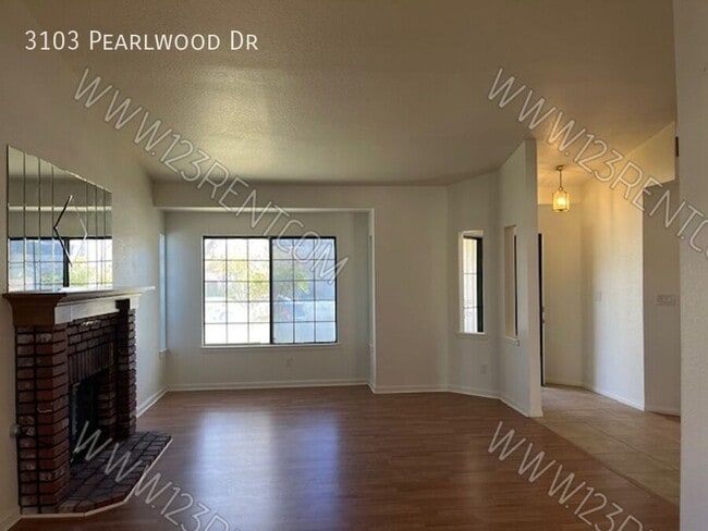 Building Photo - 3103 Pearlwood Dr