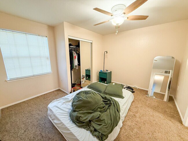 Building Photo - Windsor Park #924