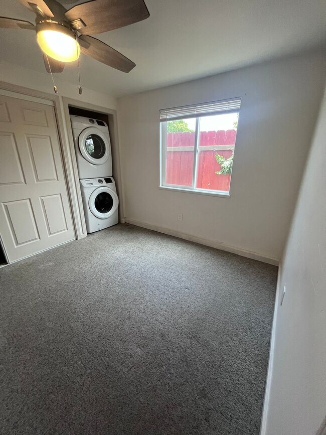 Building Photo - 553-557 Silver Strand Blvd.