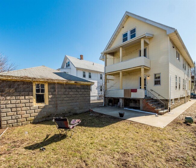 Building Photo - 97 2nd St