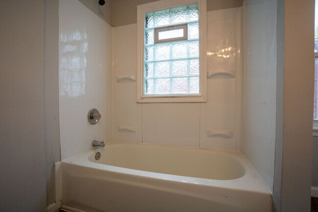 Building Photo - Eastpointe 3 bedroom