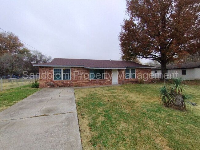 Building Photo - For Lease | Wagoner | $1,100 Rent