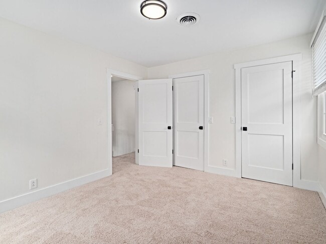 Building Photo - Completely Renovated 2BR, 1.5BA Duplex in West Nashville!