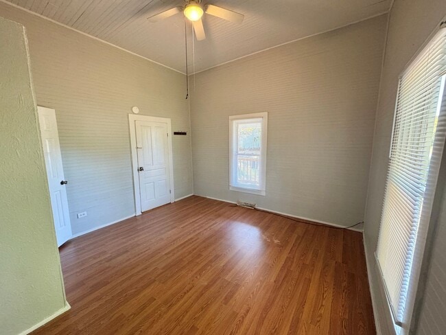 Building Photo - Statesville HWY 70 - 2BD/ 1 BA