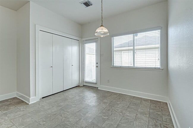 Building Photo - 11920 Princess Garden Way