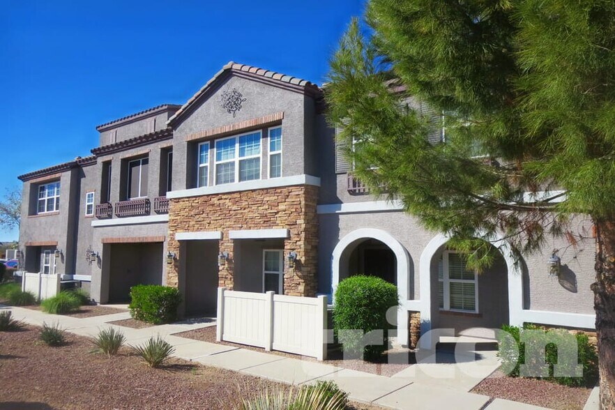 Primary Photo - 2355 E Huntington Dr