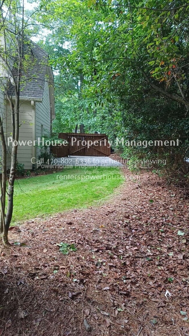 Building Photo - 5190 Southlake Dr
