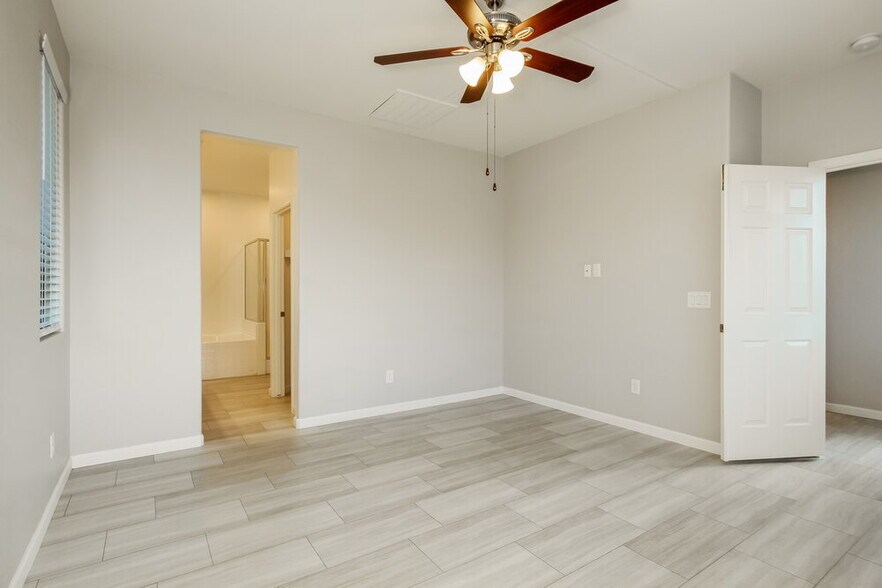 Building Photo - 5439 W Fetlock Trail