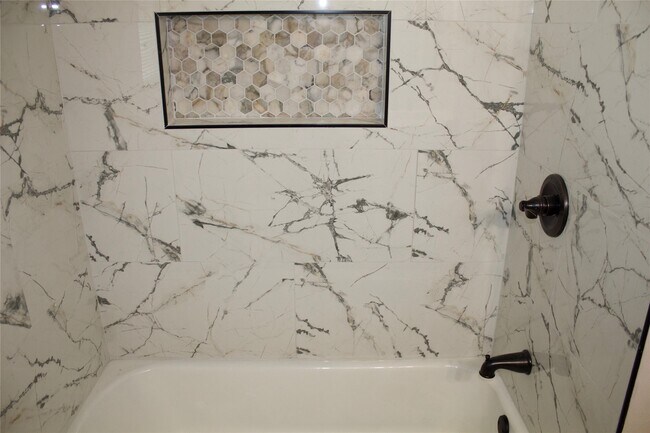 Building Photo - 1323 E 32nd 1/2 St