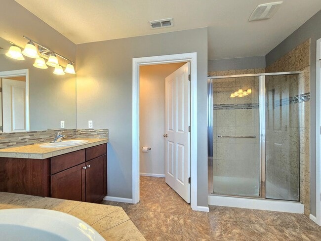 Building Photo - 4 Bedroom Home with Lake Views Available Now!