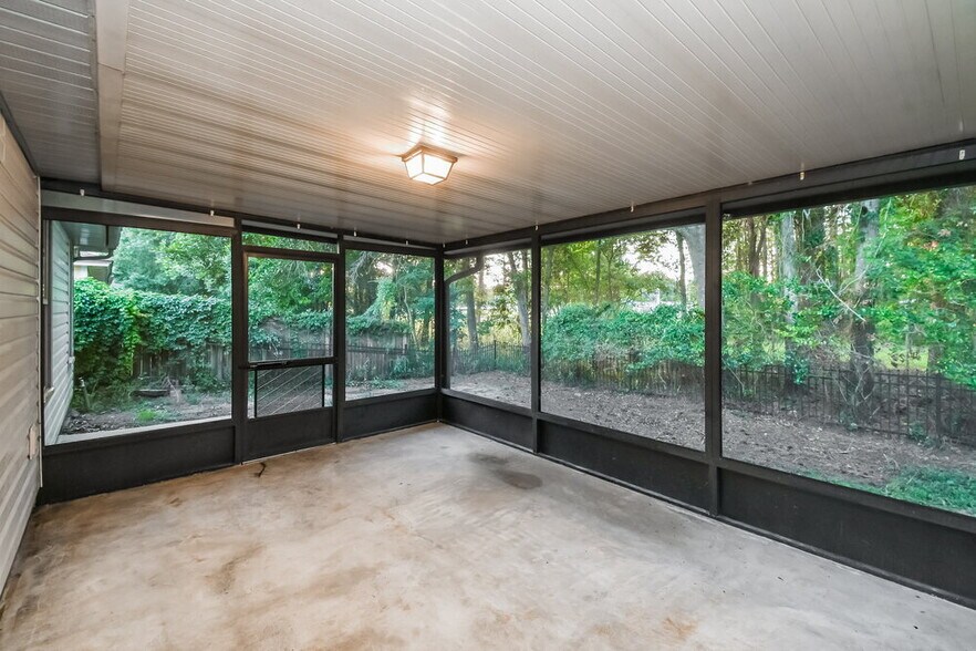 Building Photo - 3571 Barbizon Ct