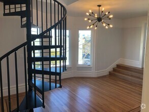 Building Photo - Rare new bi-level apartment near USF/GG Pa...