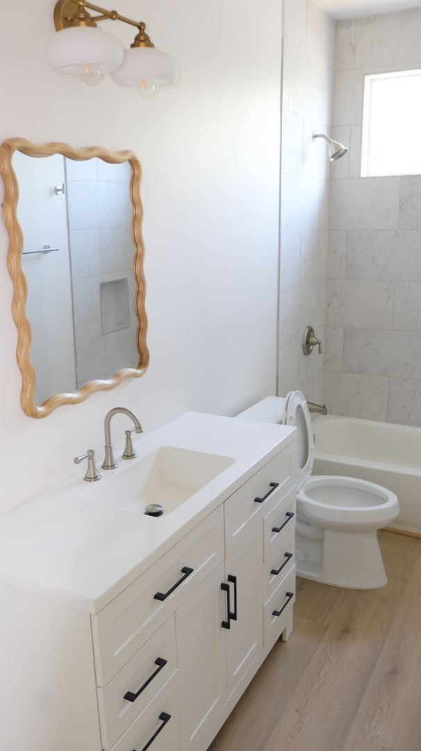 Building Photo - 3 bedrooms 2 bathrooms Duplex with a 2 car garage