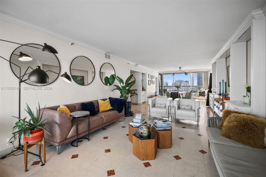 Building Photo - 1541 Brickell Ave