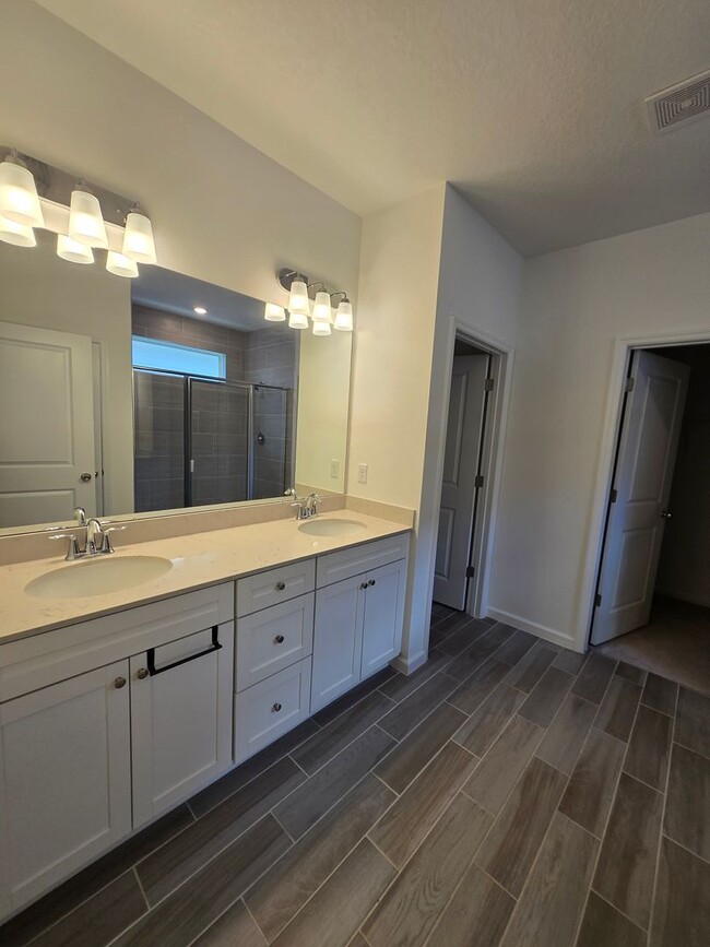 Building Photo - Beautiful 3-Bed, 2.5-Bath home in Tara Lane
