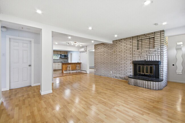 Building Photo - 8885 Cardwell St
