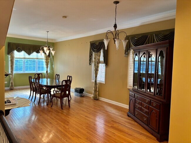 Building Photo - 1650 Linden St