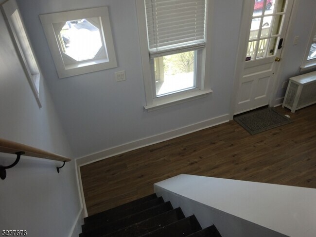 Building Photo - 54 Evergreen Ave