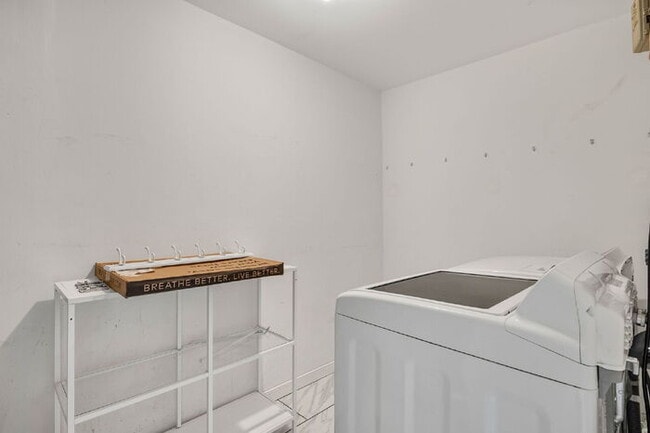 Building Photo - Charming Glen Allen Gem: 3-Bedroom Retreat...