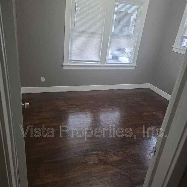 Building Photo - 835 S 38th St