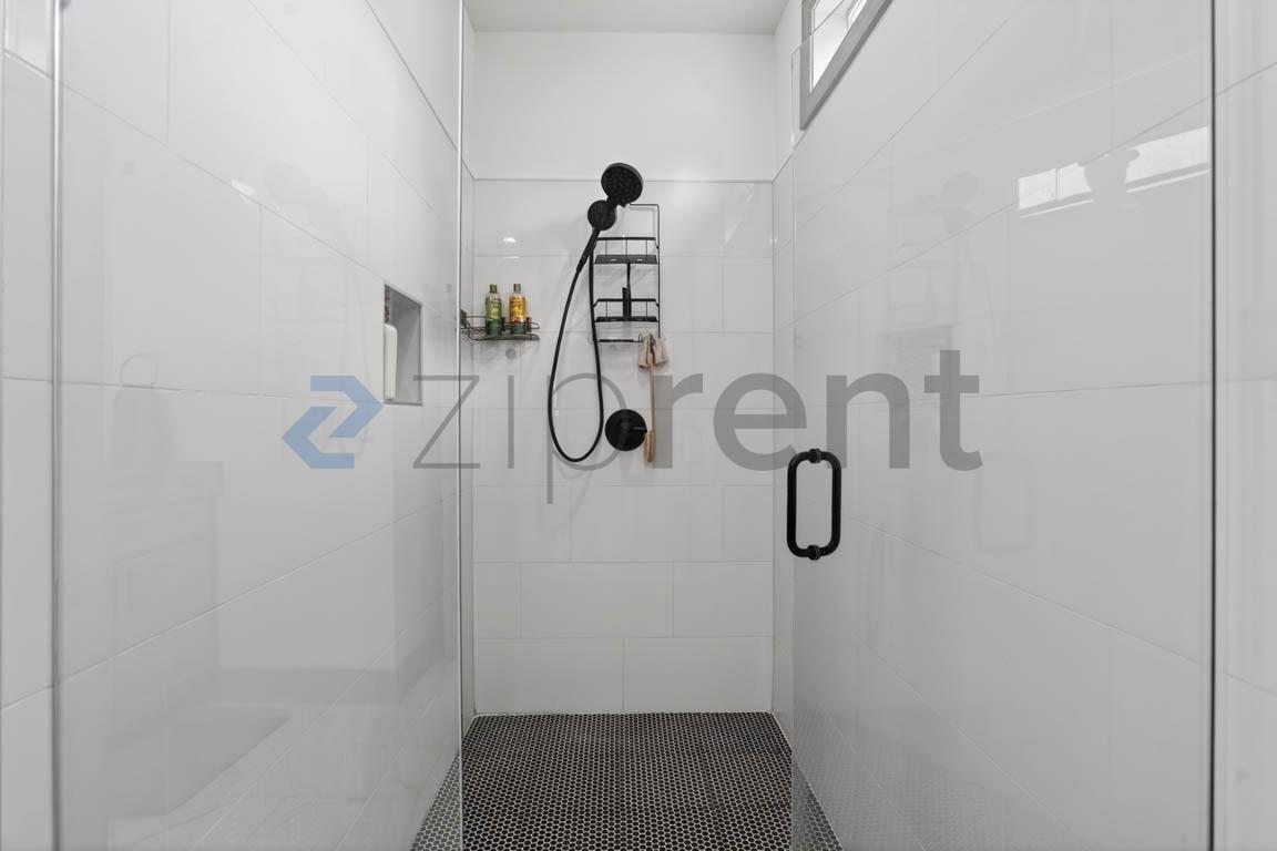 Building Photo - Unit