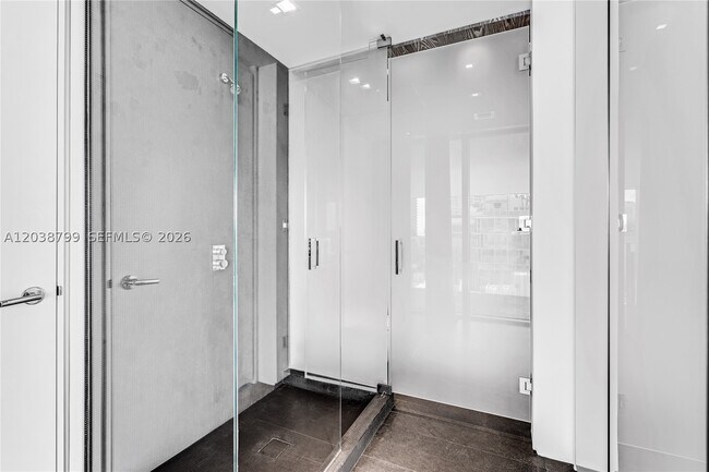 Building Photo - 120 Ocean 700