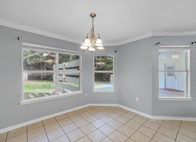 Building Photo - 5897 Saratoga Dr