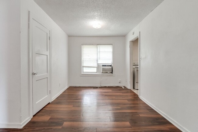 Building Photo - Remodeled three bed/one bath home in the heart of Carverdale