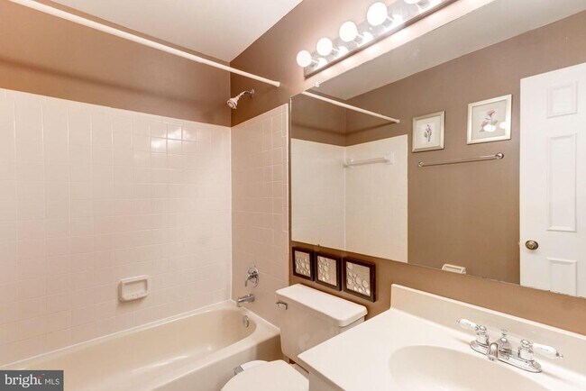 Building Photo - 10195 Ashbrooke Ct