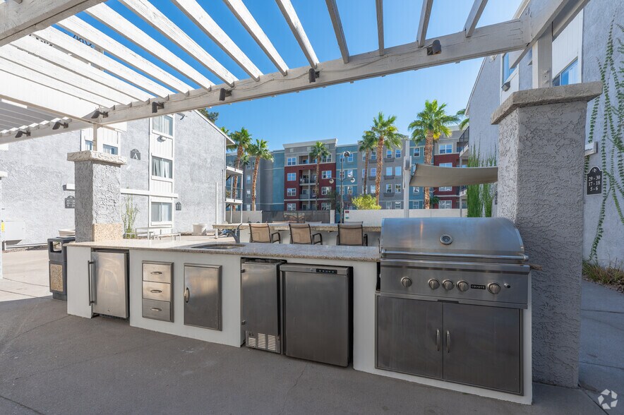 BBQ - 8th Street Apartments