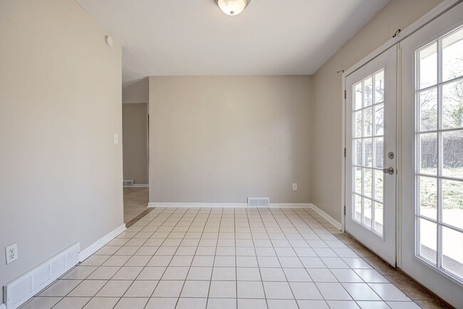 Building Photo - First Full Month's Rent Free! Spacious 3BD/1.BTH Home in Spencer