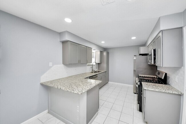 Building Photo - 6031 Dellfern Dr