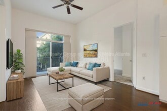 Building Photo - 711 Cosmopolitan Dr NE