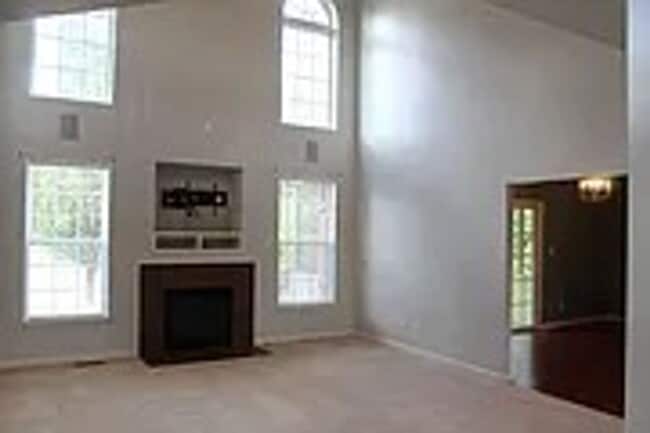 Building Photo - Beautiful 5 Bedroom Plainfield Home for Rent
