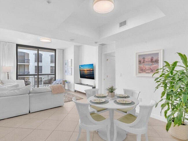 Building Photo - 801 S Olive Ave