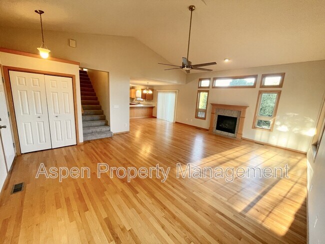 Building Photo - 626 Tipperary Rd