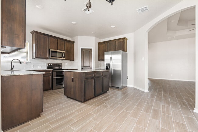 Building Photo - 602 Dred Roger Circle