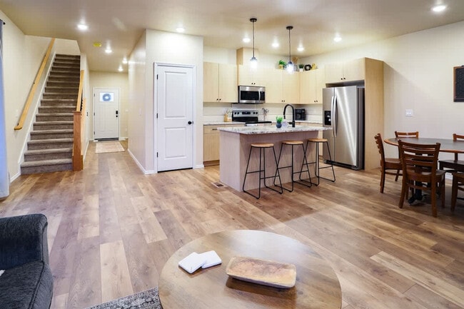 Building Photo - 609 N Kimball Ave