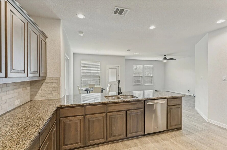Building Photo - 9125 Highland Orchard Dr