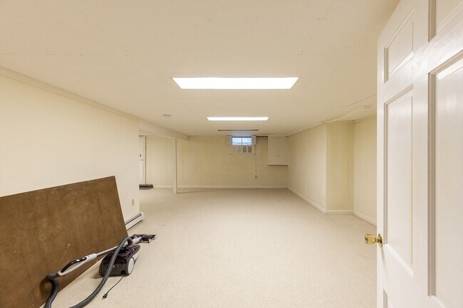 Building Photo - 25 Naushon Cir