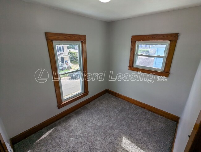 Building Photo - $499 Security Deposit Special!!